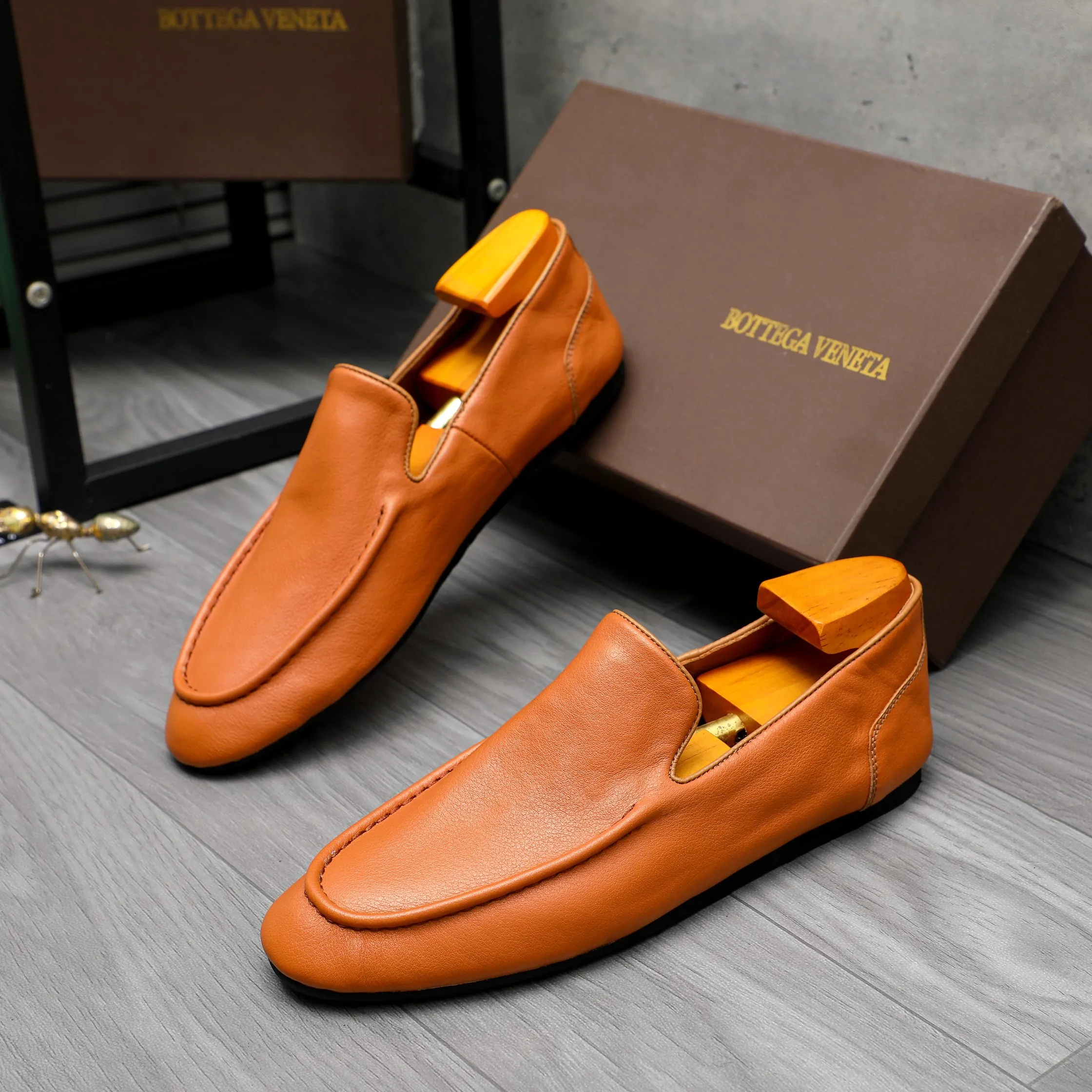 Men's shoes 💰460 Product trademark: BV "Bottega Veneta" soft leather slip-on men's shoes Regular size: 39-45 Product materials: Selected high-quality cowhide upper, cowhide lining, original outsole